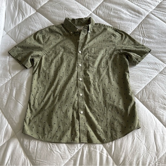 Old Navy Olive Green Patterned Casual Button Down Shirt - Picture 1 of 4